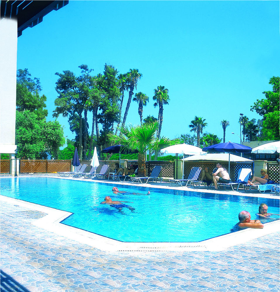 Kapetanios Limassol Hotel Exterior foto